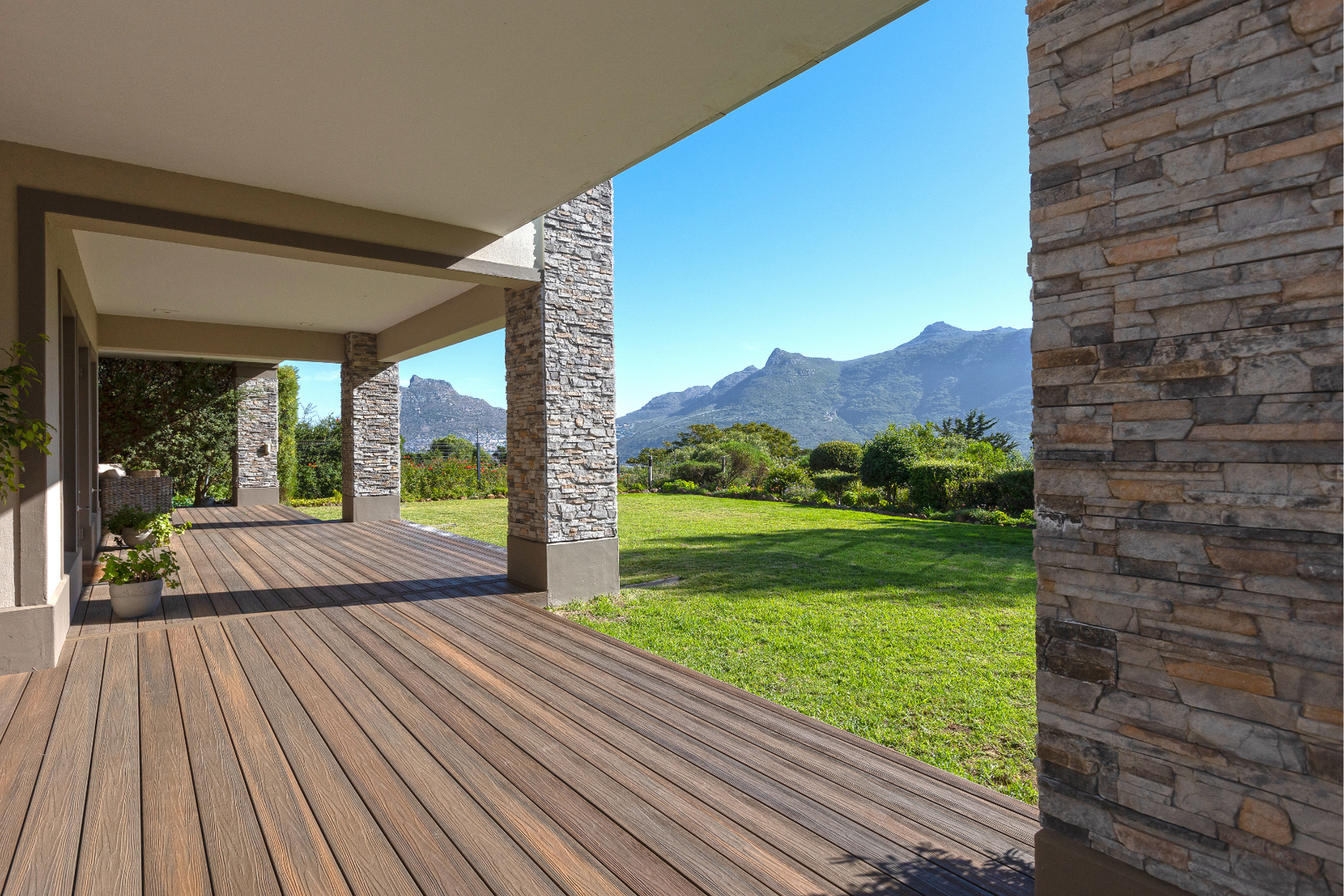 COLOUR: Natural Composite Decking Boards
