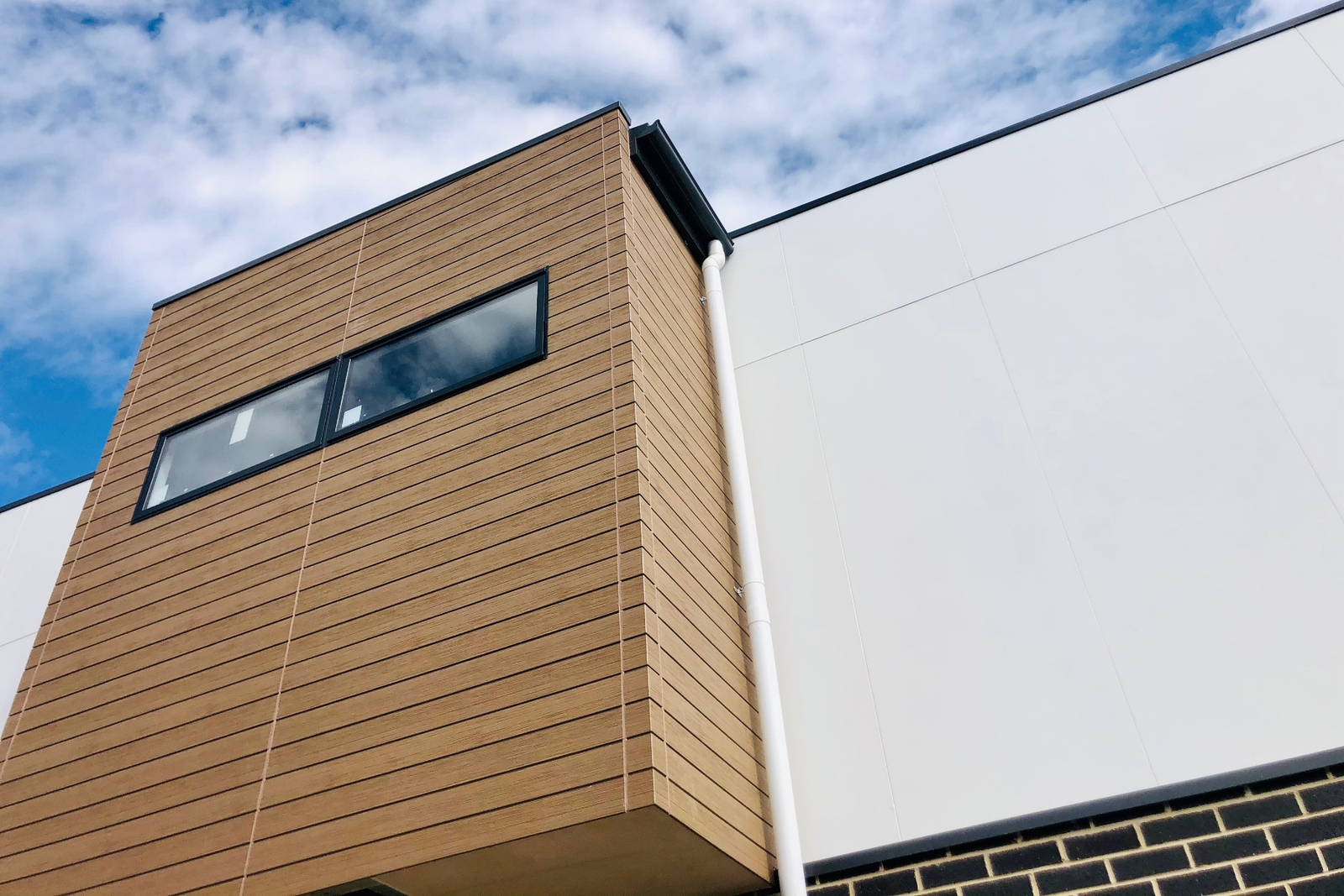 Innova™ Montage® Cladding Woodgrain