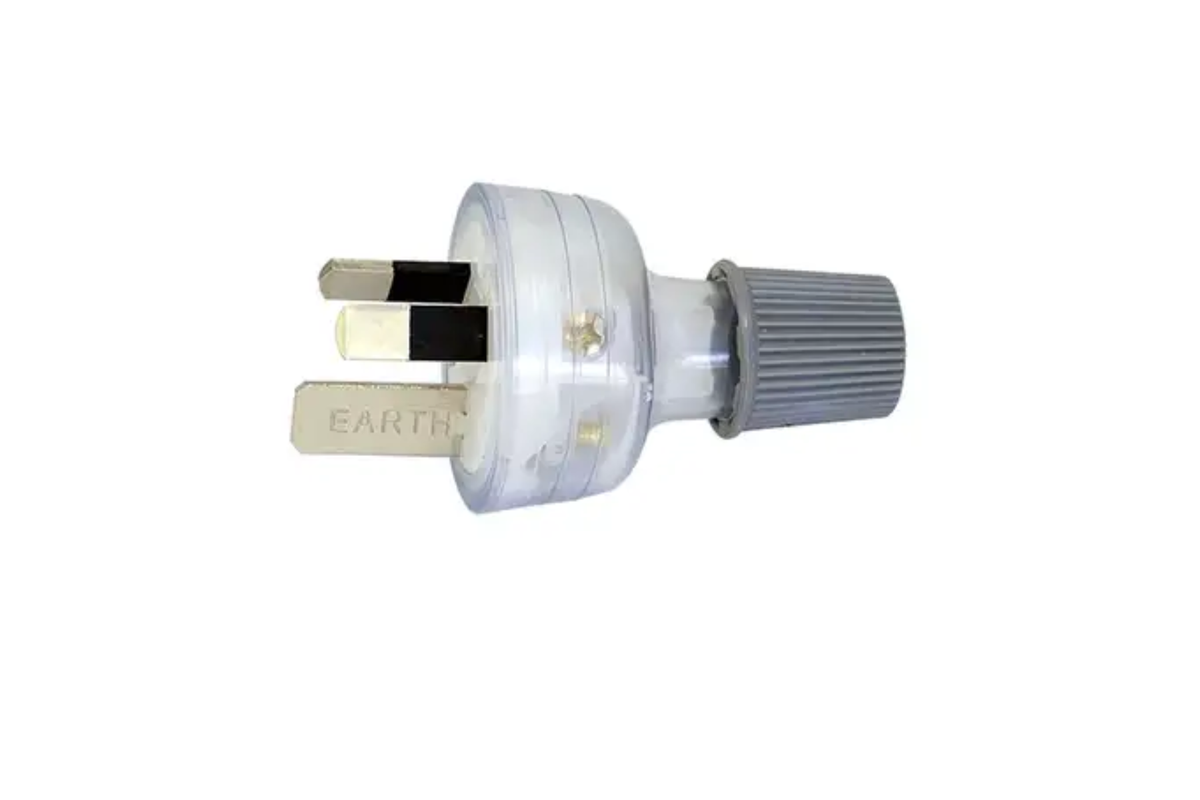 Mitre 10 Eelctrical plug Top 3 Pin 15amp Clear Hpm