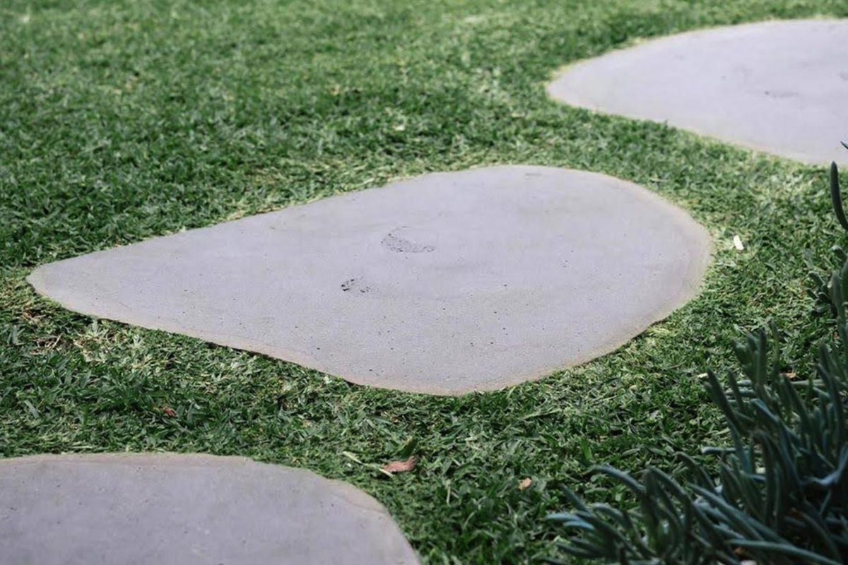 Bluestone Stepper 1000 x 700 x 30mm